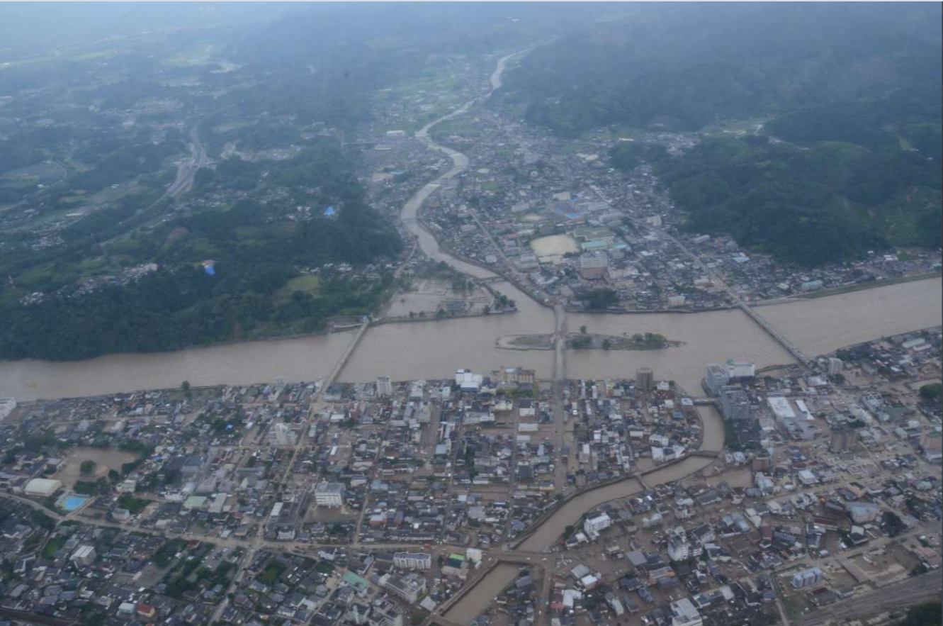 日本政府已出動自衛隊,幫忙至災區救災。(圖為自衛隊進行損害偵察) 圖:翻攝自推特 日本政府已出動自衛隊,幫忙至災區救災。(圖為自衛隊進行損害偵察) 圖:翻攝自推特