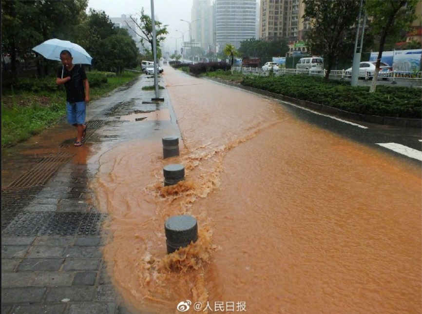 中國這次洪澇災害造成140人死亡失蹤。 圖:翻攝自人民日報 中國這次洪澇災害造成140人死亡失蹤。 圖:翻攝自人民日報