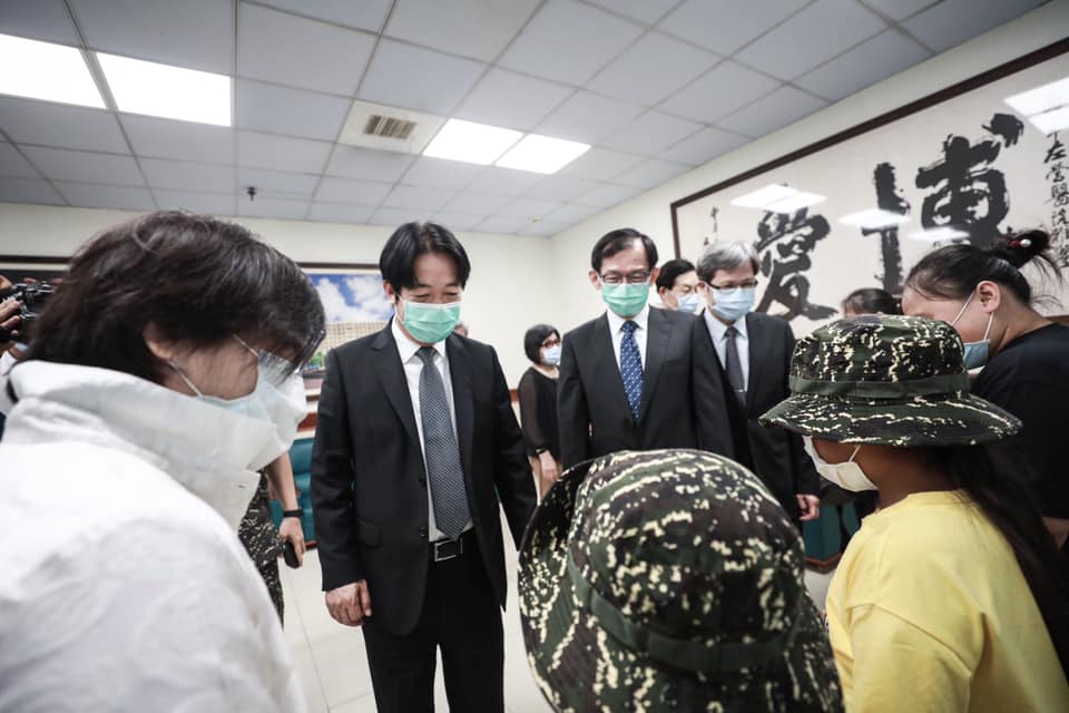 賴清德今日拜訪罹難上兵蔡博宇的家屬,並保證政府會盡力協助他們。 圖:翻攝自賴清德臉書 賴清德今日拜訪罹難上兵蔡博宇的家屬,並保證政府會盡力協助他們。 圖:翻攝自賴清德臉書