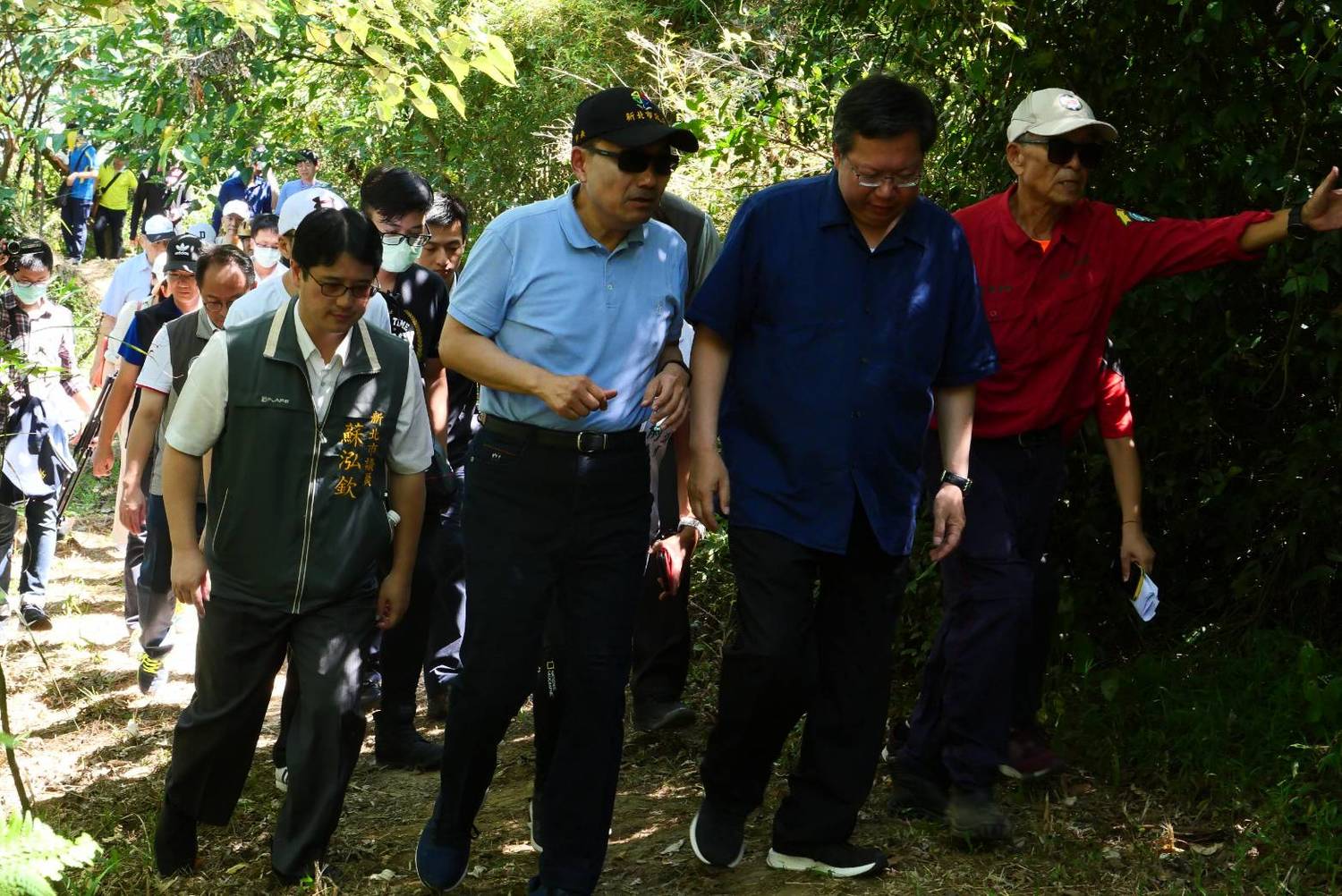 侯友宜與鄭文燦漫步山林步道 圖:新北市觀旅局提供 侯友宜與鄭文燦漫步山林步道 圖:新北市觀旅局提供
