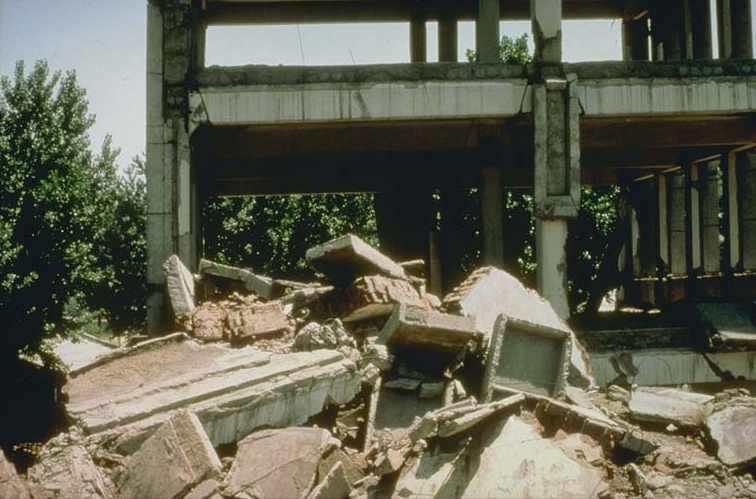唐山大地震對建築的破壞 圖:擷取自WIKI 唐山大地震對建築的破壞 圖:擷取自WIKI
