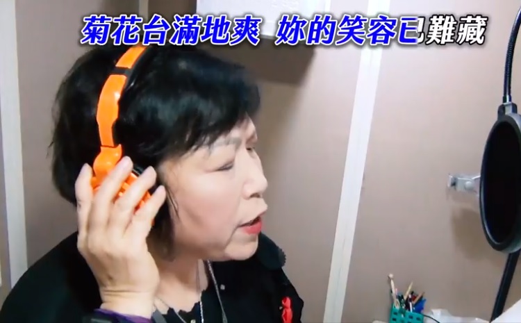 國民黨立委葉毓蘭邀請到國民黨立委林思銘、新黨北市議員侯漢廷兩人與她共唱改編版的「菊花台-2020監察院版」。 圖:翻攝自葉毓蘭臉書 國民黨立委葉毓蘭邀請到國民黨立委林思銘、新黨北市議員侯漢廷兩人與她共唱改編版的「菊花台-2020監察院版」。 圖:翻攝自葉毓蘭臉書