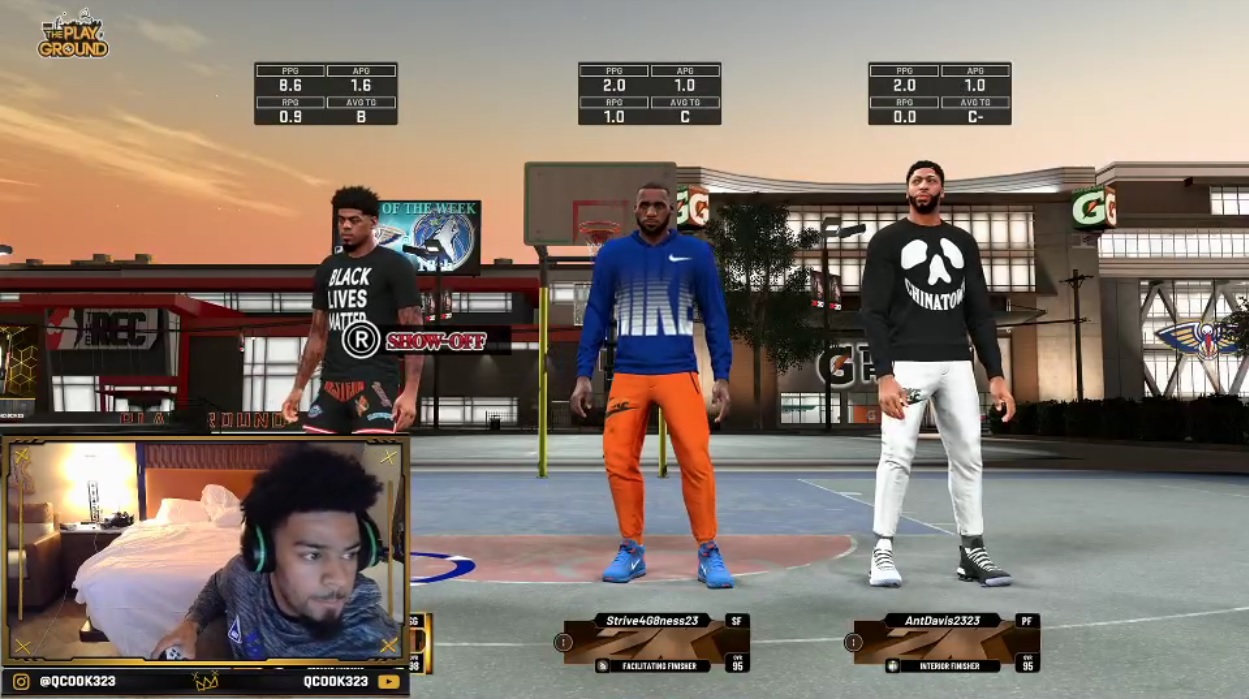 Quinn Cook、LeBron James、Anthony Davis三人合體遊戲實況,結果《NBA 2K20》撐不住三人超強人氣。 圖:翻攝自Twitch Quinn Cook、LeBron James、Anthony Davis三人合體遊戲實況,結果《NBA 2K20》撐不住三人超強人氣。 圖:翻攝自Twitch