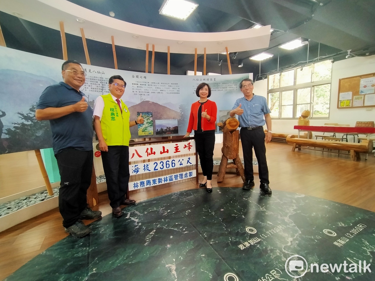何欣純、楊典忠歡迎國人多到八仙山踏青。 圖:唐復年/攝 何欣純、楊典忠歡迎國人多到八仙山踏青。 圖:唐復年/攝