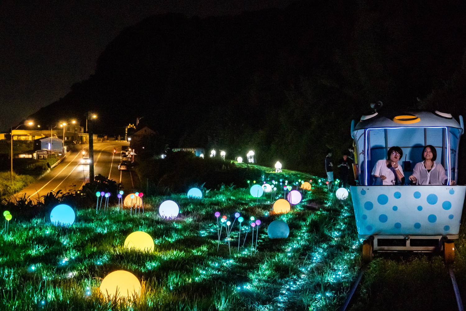 新北青春山海線「Fun開玩浪」路線2_深澳海游!深奧鐵道自行車夜騎。 圖:新北市觀光旅遊局提供 新北青春山海線「Fun開玩浪」路線2_深澳海游!深奧鐵道自行車夜騎。 圖:新北市觀光旅遊局提供