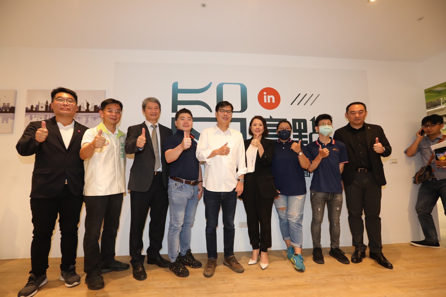 陳其邁參訪KO-IN智高點高雄智慧科技創新園區。 圖:陳其邁競辦/提供 陳其邁參訪KO-IN智高點高雄智慧科技創新園區。 圖:陳其邁競辦/提供