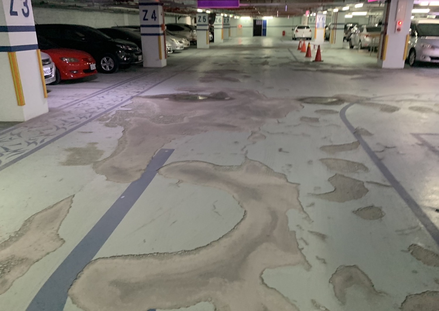 台中市政公園停車場地面積水嚴重。 市議員江肇國/提供 台中市政公園停車場地面積水嚴重。 市議員江肇國/提供