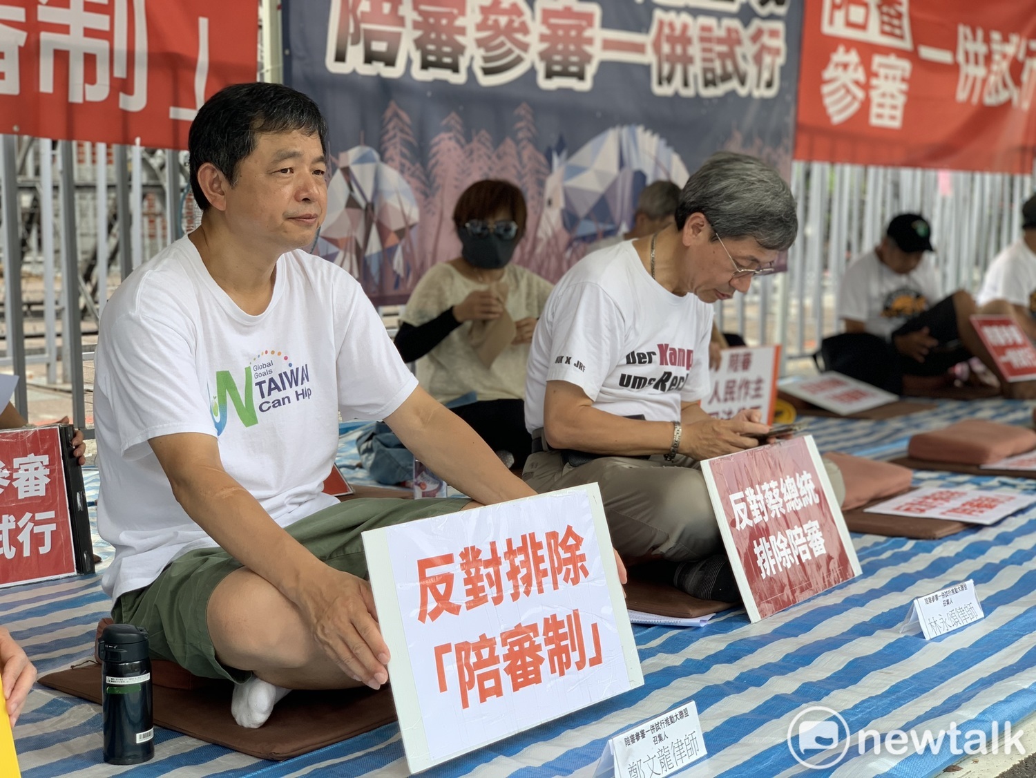 民間司法改革基金會今日在立法院靜坐抗議進入第17天。 圖:羅國嘉/攝 民間司法改革基金會今日在立法院靜坐抗議進入第17天。 圖:羅國嘉/攝