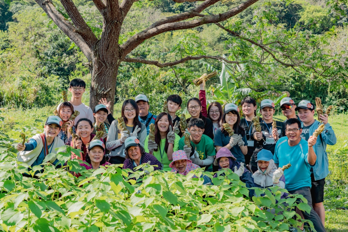 學習貓公部落苧麻工藝。 圖:東管處/提供 學習貓公部落苧麻工藝。 圖:東管處/提供