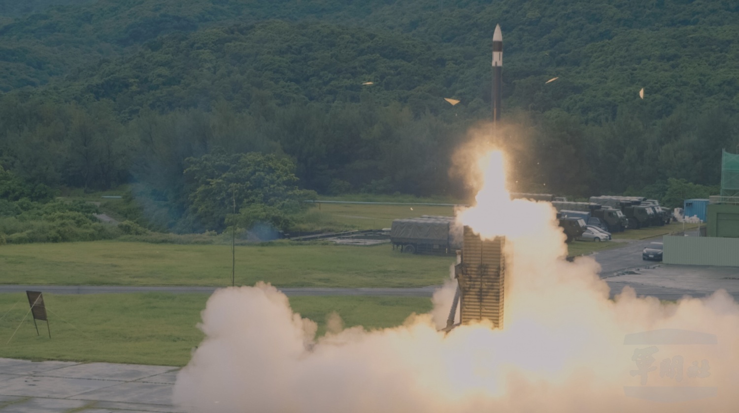 空軍防空部射擊天弓三型防空飛彈。 圖:軍聞社/提供 空軍防空部射擊天弓三型防空飛彈。 圖:軍聞社/提供