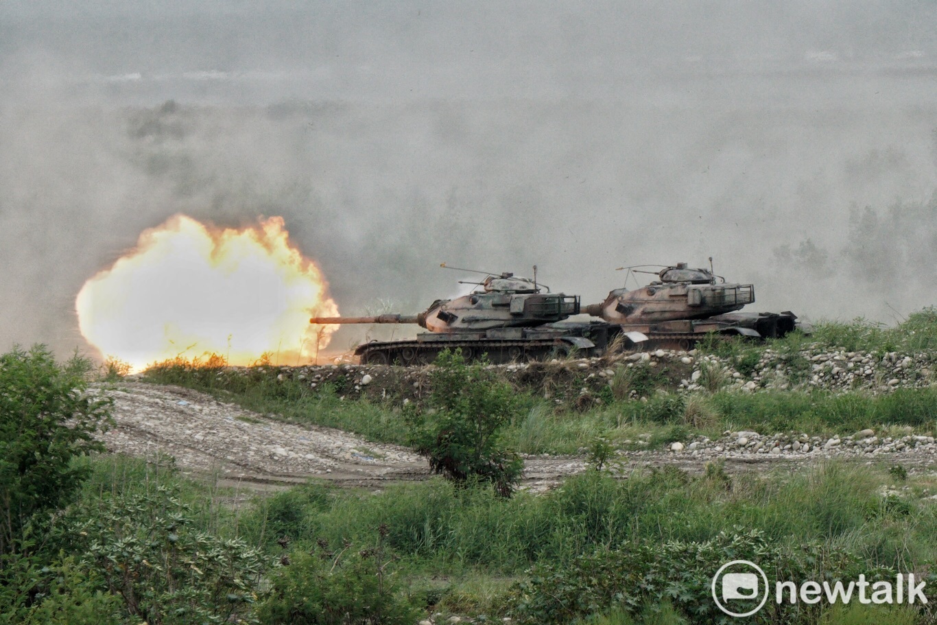 M60A3發射砲彈肅清進犯敵軍。 圖:張良一/攝 M60A3發射砲彈肅清進犯敵軍。 圖:張良一/攝