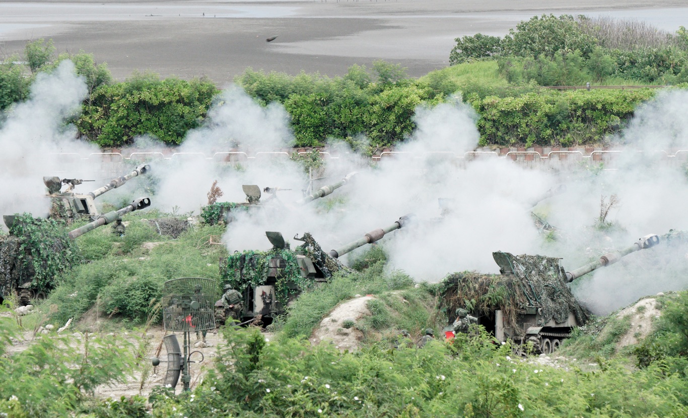 圖為M110A2自走砲發射火砲。 圖:張良一/攝 圖為M110A2自走砲發射火砲。 圖:張良一/攝