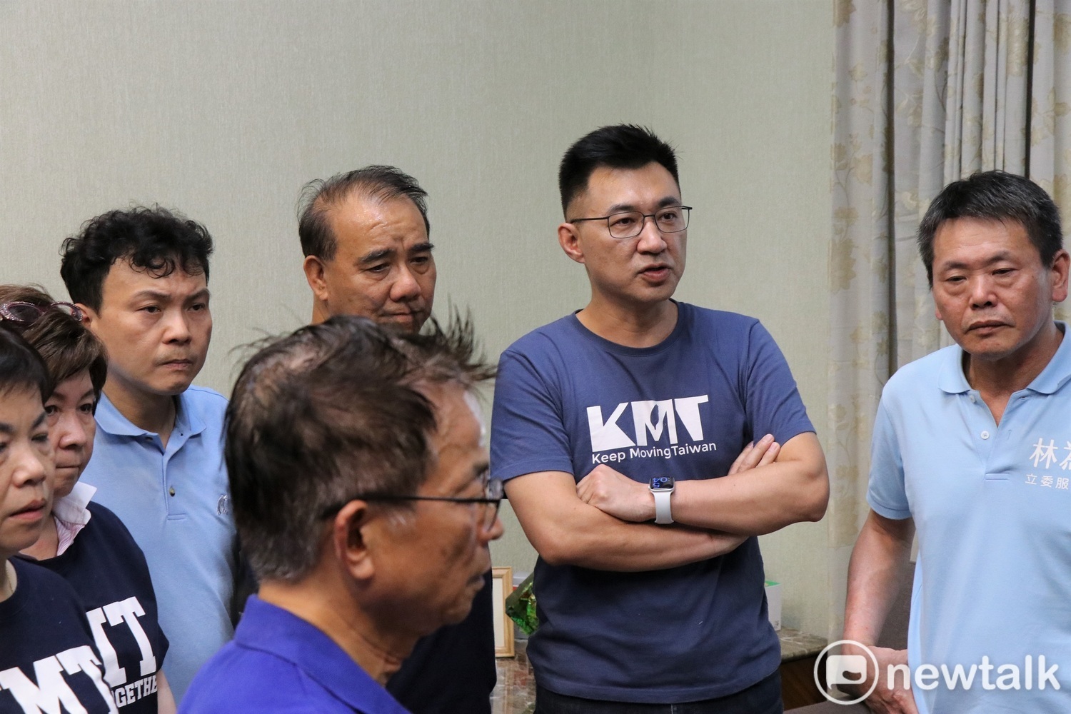 國民黨立委前往立法院秘書長室,抗議稍早於議場的表決無效。 圖:謝孟華/攝 國民黨立委前往立法院秘書長室,抗議稍早於議場的表決無效。 圖:謝孟華/攝