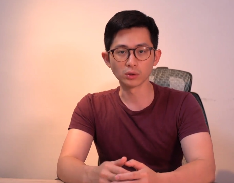 《博恩夜夜秀》主持人上傳影片,針對未主動揭露節目收費一事,向觀眾道歉。 《博恩夜夜秀》主持人上傳影片,針對未主動揭露節目收費一事,向觀眾道歉。