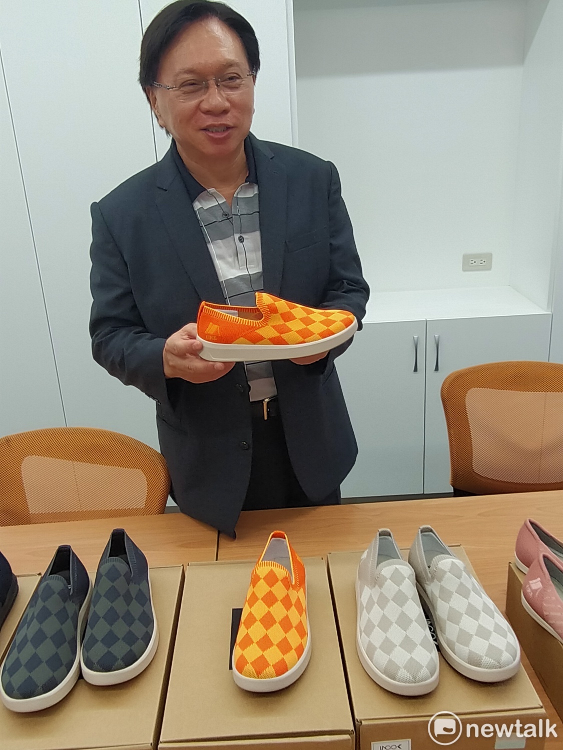 蔡國洲特別推薦東海LUCE經典針織鞋。 唐復年/攝 蔡國洲特別推薦東海LUCE經典針織鞋。 唐復年/攝