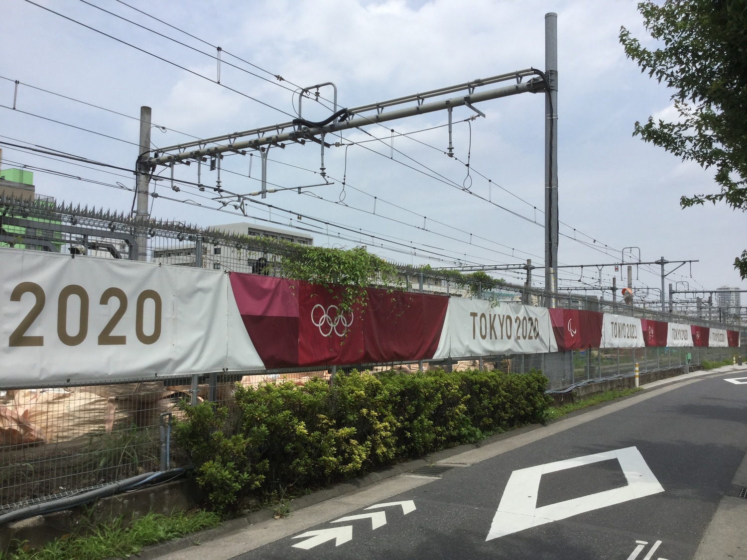 小池為了東奧及知事選舉而防疫失敗，東京確診暴增且惡性化。 圖：劉黎兒／攝