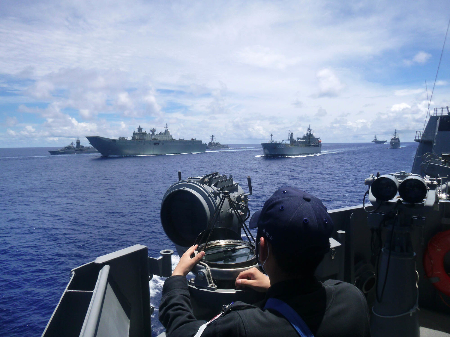 對於菲律賓海,美國會派出航空母艦羅納德.里根號 ,澳洲與日本的戰艦也會參加聯合演習。圖為日本海上自衛隊。 圖:日本國防自衛隊推特 對於菲律賓海,美國會派出航空母艦羅納德.里根號 ,澳洲與日本的戰艦也會參加聯合演習。圖為日本海上自衛隊。 圖:日本國防自衛隊推特