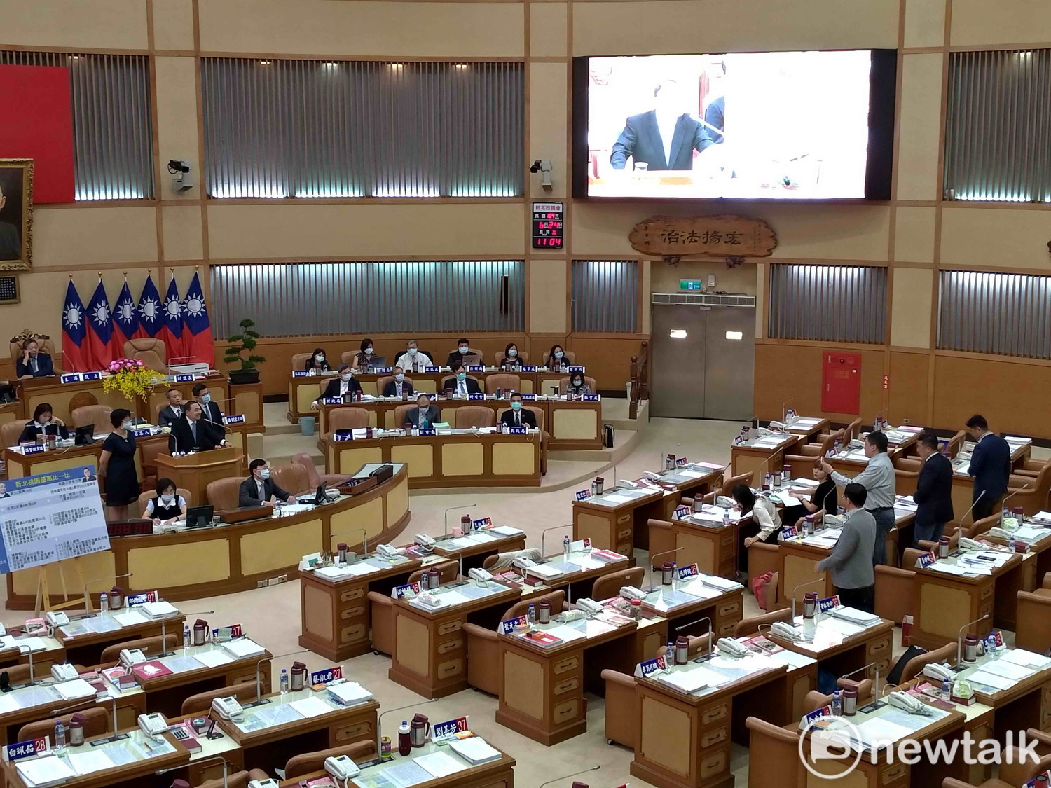 新北市議會第3屆第3次定期大會在今天閉幕,「新北市污水下水道使用費徵收自治條例」也在今天三讀通過。 圖﹕王峻昌/攝 新北市議會第3屆第3次定期大會在今天閉幕,「新北市污水下水道使用費徵收自治條例」也在今天三讀通過。 圖﹕王峻昌/攝