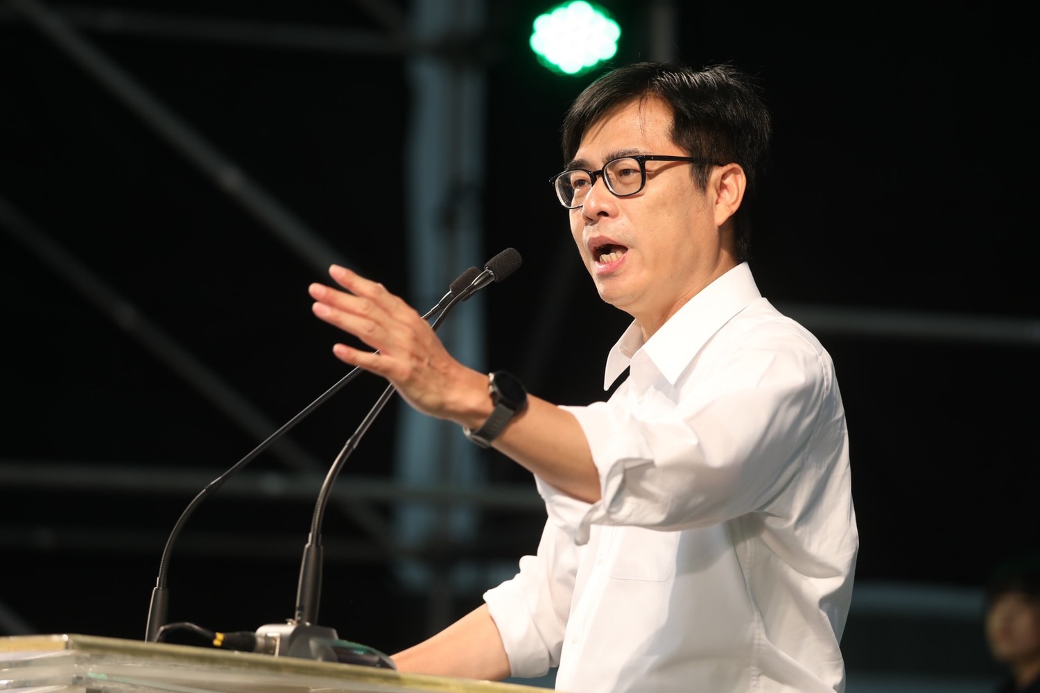 陳其邁在造勢大會上發表感性演說。 圖:陳其邁競辦/提供 陳其邁在造勢大會上發表感性演說。 圖:陳其邁競辦/提供