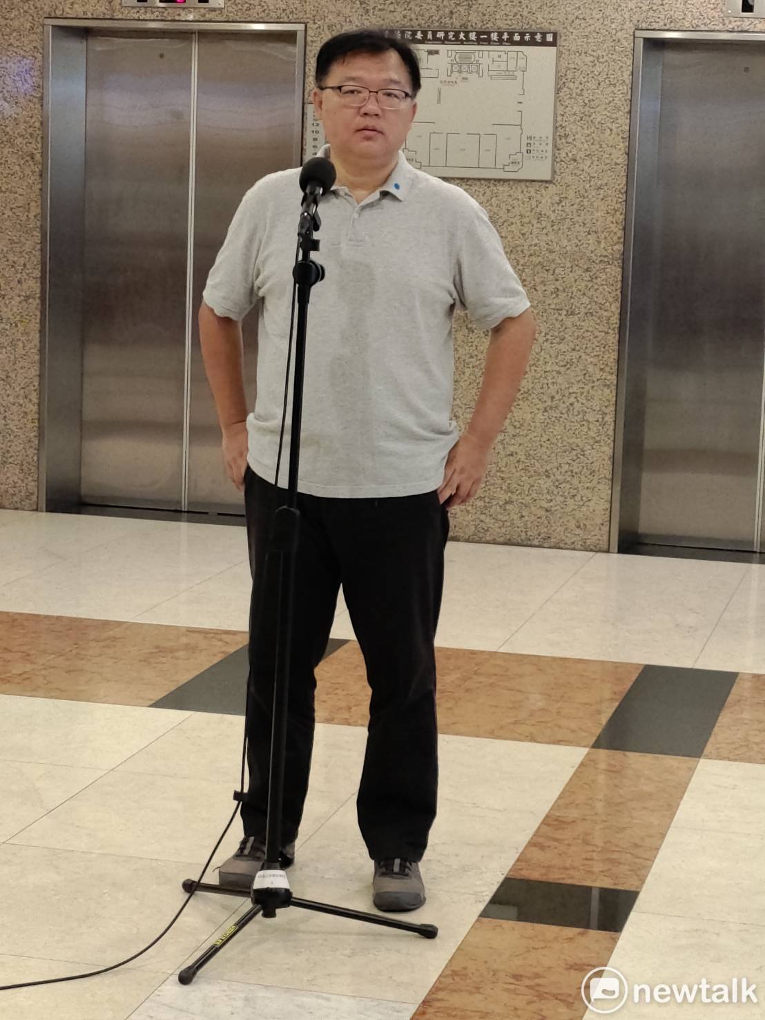 國民黨立委李德維今(23)晨參與立院國是論壇,發言時質疑屏東縣名產萬巒豬腳「都沒有被魚目混豬嗎?都是台灣豬嗎?」 圖:黃建豪/攝(資料照) 國民黨立委李德維今(23)晨參與立院國是論壇,發言時質疑屏東縣名產萬巒豬腳「都沒有被魚目混豬嗎?都是台灣豬嗎?」 圖:黃建豪/攝(資料照)
