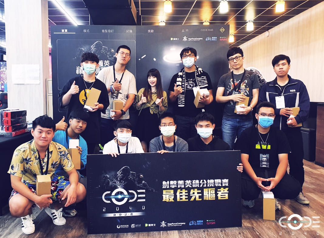 高雄場最佳先驅玩家與實況主薇薇合影 圖:WANIN Games/提供 高雄場最佳先驅玩家與實況主薇薇合影 圖:WANIN Games/提供