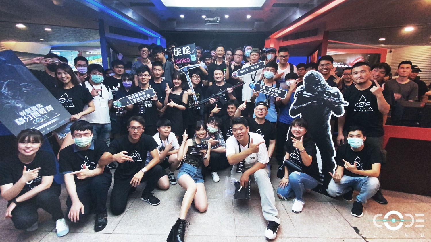 台北場玩家、實況主妮妮與製作人合影 圖:WANIN Games/提供 台北場玩家、實況主妮妮與製作人合影 圖:WANIN Games/提供