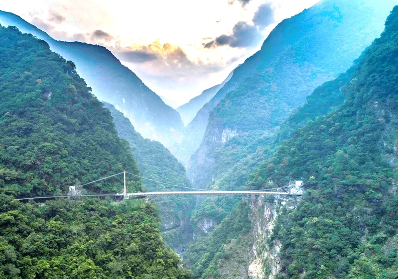 吊橋採網路預約制,每天有4場,一場限制200人。 圖:太管處/提供 吊橋採網路預約制,每天有4場,一場限制200人。 圖:太管處/提供