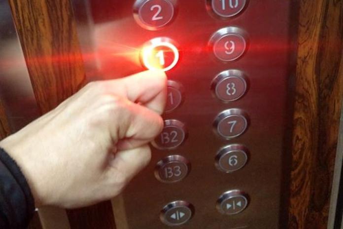 二樓住戶搭電梯會惹人厭？兩派人馬戰翻揭關鍵：素質在哪