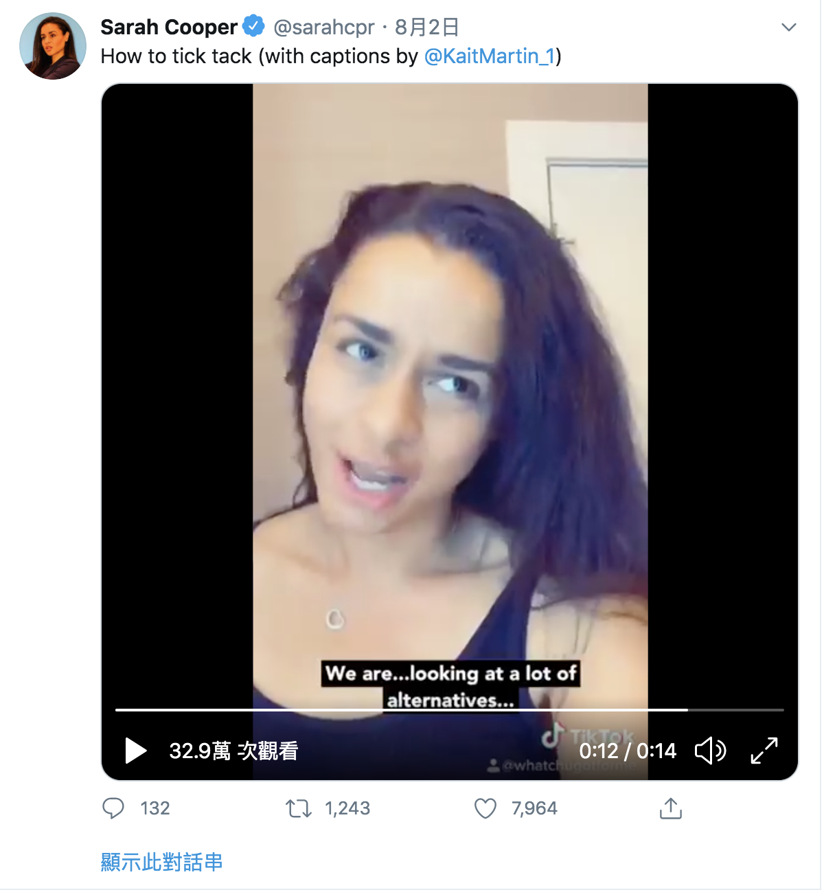 莎拉‧庫珀(Sarah Cooper)兩天前在個人推特上發布自己模仿川普的影片。 圖:截取自莎拉‧庫珀(Sarah Cooper)個人推特 莎拉‧庫珀(Sarah Cooper)兩天前在個人推特上發布自己模仿川普的影片。 圖:截取自莎拉‧庫珀(Sarah Cooper)個人推特
