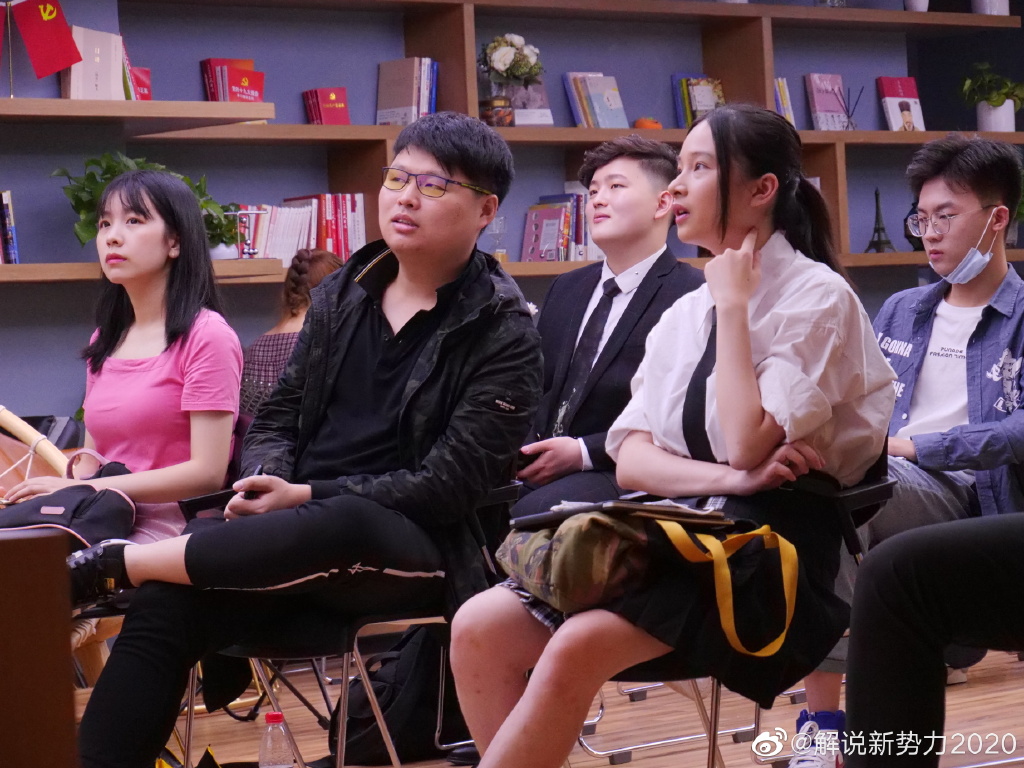 參賽者考評依據為遊戲理解、臨場反應與控場能力 圖:翻攝自 解說新勢力 微博 參賽者考評依據為遊戲理解、臨場反應與控場能力 圖:翻攝自 解說新勢力 微博