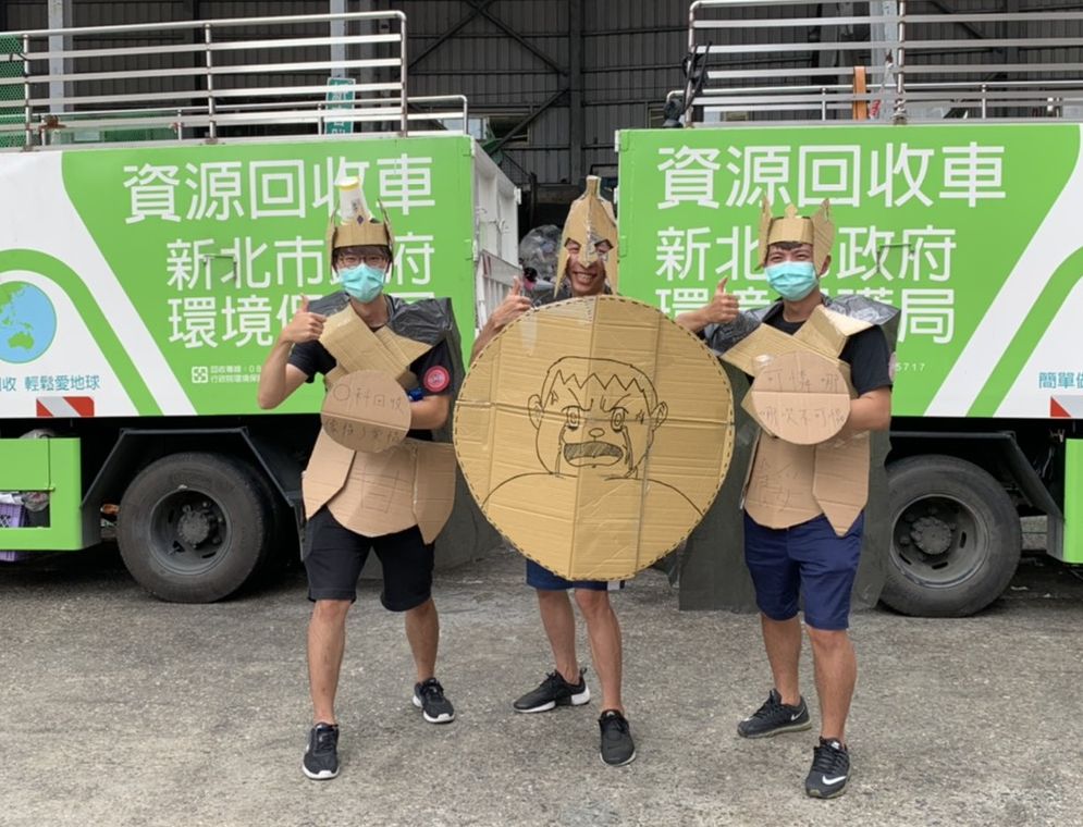 參賽團隊「甘安餒」別出心裁運用資源回收物,精心裝扮成角鬥士迎戰,勇奪最佳造型獎。 圖:新北市環保局提供 參賽團隊「甘安餒」別出心裁運用資源回收物,精心裝扮成角鬥士迎戰,勇奪最佳造型獎。 圖:新北市環保局提供