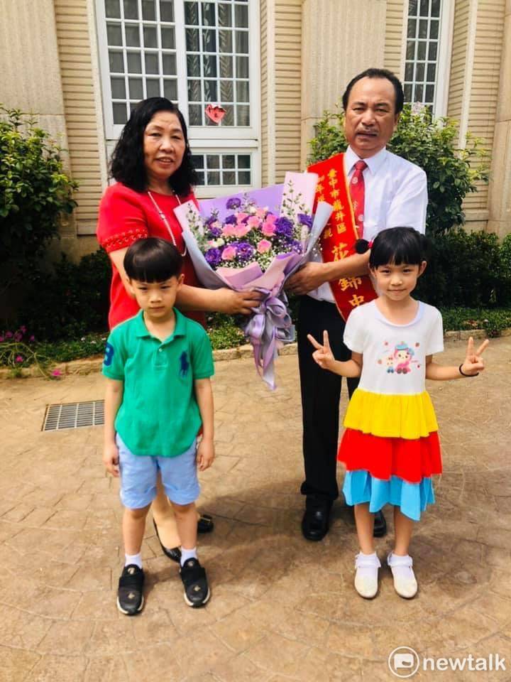 理事長花錦忠獲選模範父親。 唐復年/攝 理事長花錦忠獲選模範父親。 唐復年/攝