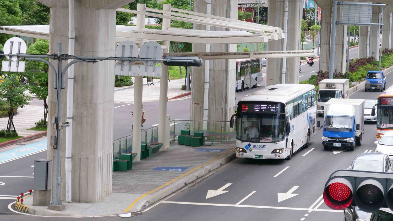 提升機車族安全 新莊思源路設新北首條公車優先道