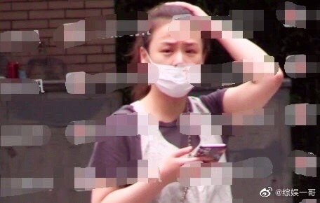 馬思純7日被中國媒體拍到她現身在醫院的身心科看診,整個人種了一大圈。 圖:翻攝微博 馬思純7日被中國媒體拍到她現身在醫院的身心科看診,整個人種了一大圈。 圖:翻攝微博
