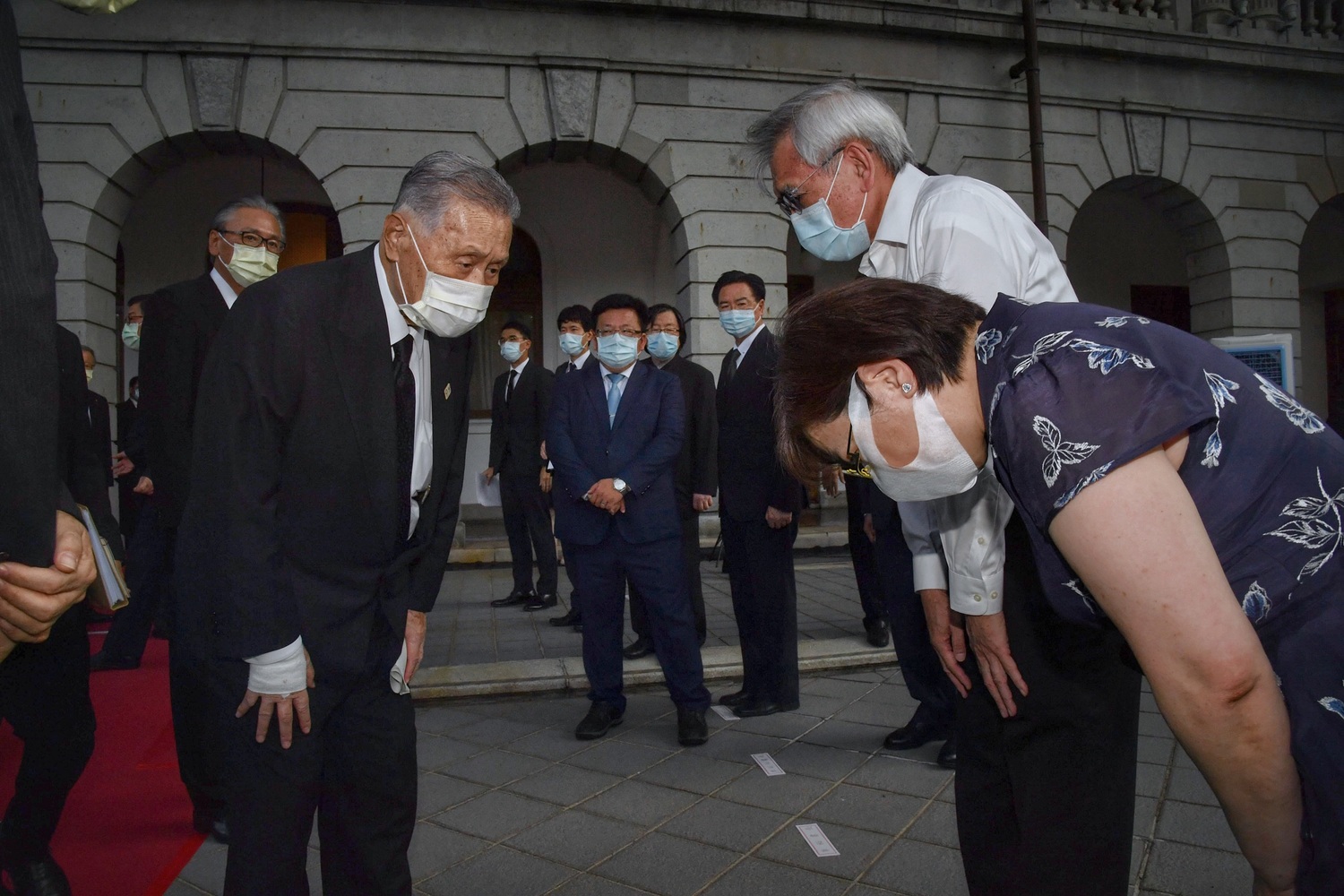 親赴台北賓館弔唁李登輝  森喜朗：深信日台友好關係將更為堅固