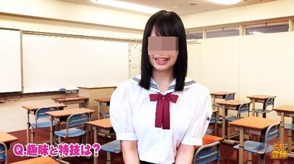 A女過去參加選美時受訪影片遭網友挖出,她牙齒暴出和淩亂的模樣,和IG上的美照有極大落差。 圖:翻攝YouTube A女過去參加選美時受訪影片遭網友挖出,她牙齒暴出和淩亂的模樣,和IG上的美照有極大落差。 圖:翻攝YouTube