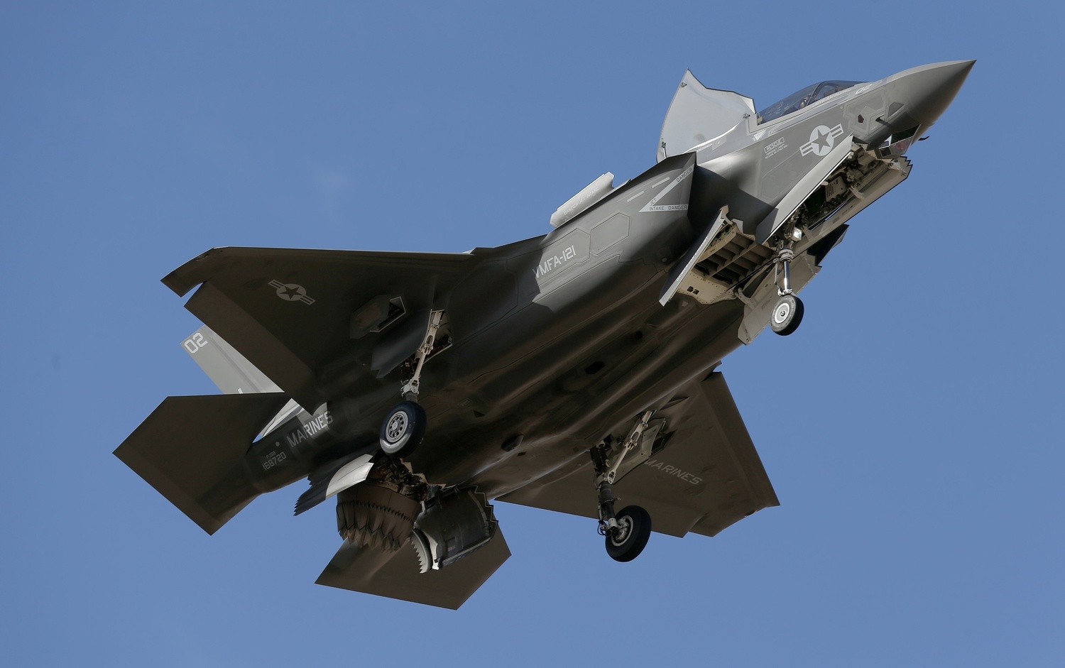 CNN預期南韓會購買美國製的F-35B戰鬥機,該戰鬥機具備短起飛和垂直著陸能力,能與小型航空母艦相容,F-35B戰鬥機,是世上唯一可以短起飛與垂直著陸的戰鬥機。 圖:達志影像/美聯社 CNN預期南韓會購買美國製的F-35B戰鬥機,該戰鬥機具備短起飛和垂直著陸能力,能與小型航空母艦相容,F-35B戰鬥機,是世上唯一可以短起飛與垂直著陸的戰鬥機。 圖:達志影像/美聯社