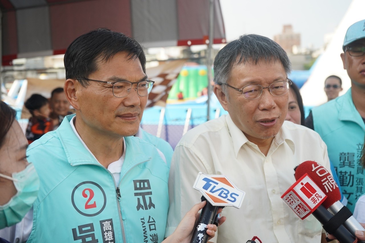 民眾黨主席柯文哲(右)、民眾黨高雄市長候選人吳益政(左)。 圖:民眾黨 / 提供 民眾黨主席柯文哲(右)、民眾黨高雄市長候選人吳益政(左)。 圖:民眾黨 / 提供