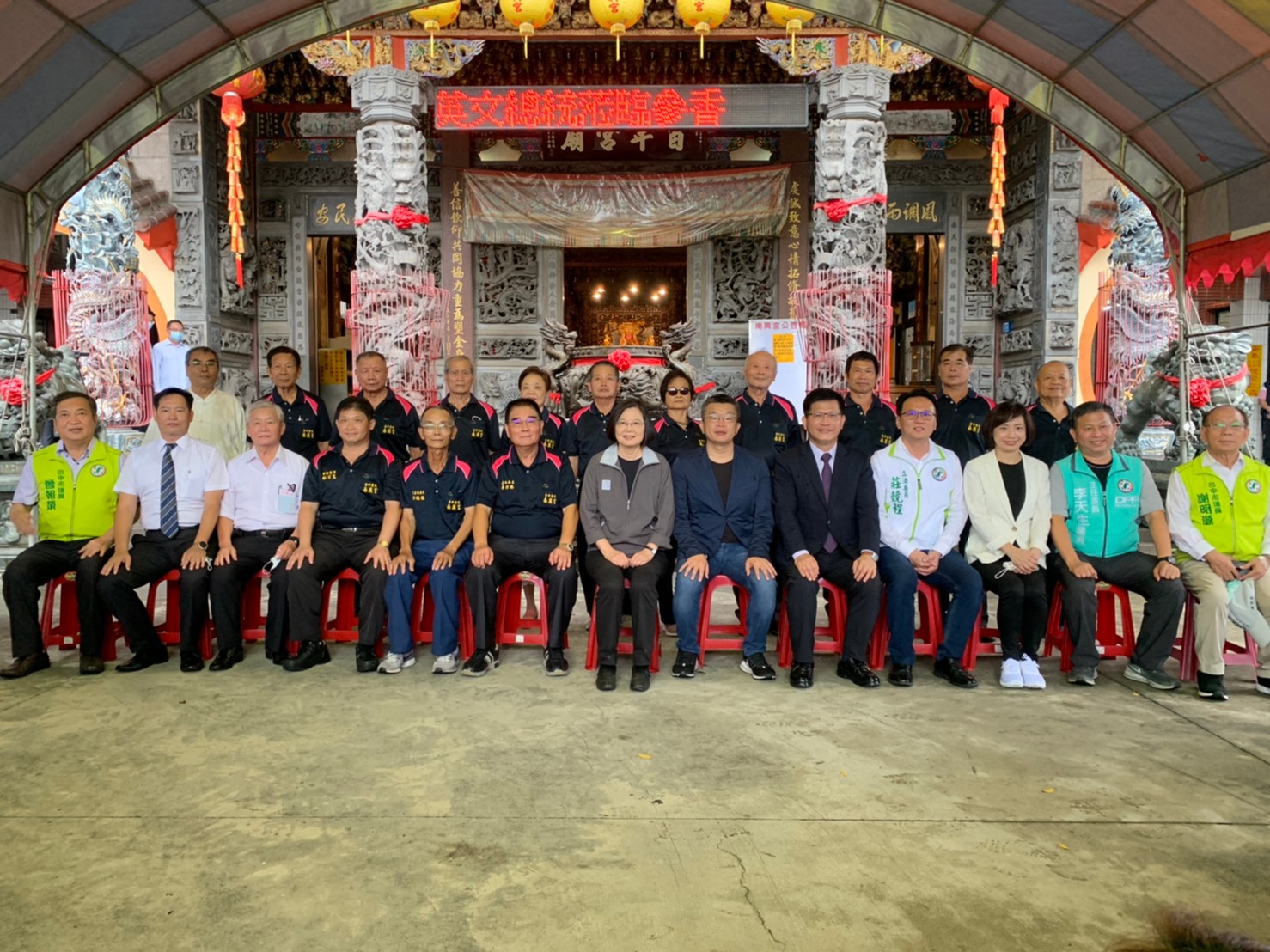 蔡英文到台中北屯南興宮。 圖 : 立委莊競程服務處/提供 蔡英文到台中北屯南興宮。 圖 : 立委莊競程服務處/提供