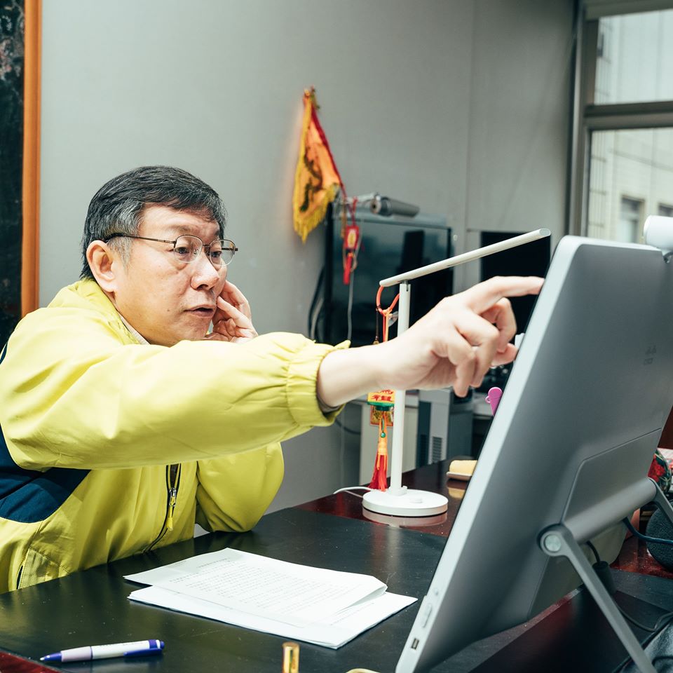 民眾黨主席柯文哲直言直言,整個台灣的媒體是執政黨相當有效的控制,指民進黨在「帶風向」。 圖:翻攝自柯文哲臉書 民眾黨主席柯文哲直言直言,整個台灣的媒體是執政黨相當有效的控制,指民進黨在「帶風向」。 圖:翻攝自柯文哲臉書