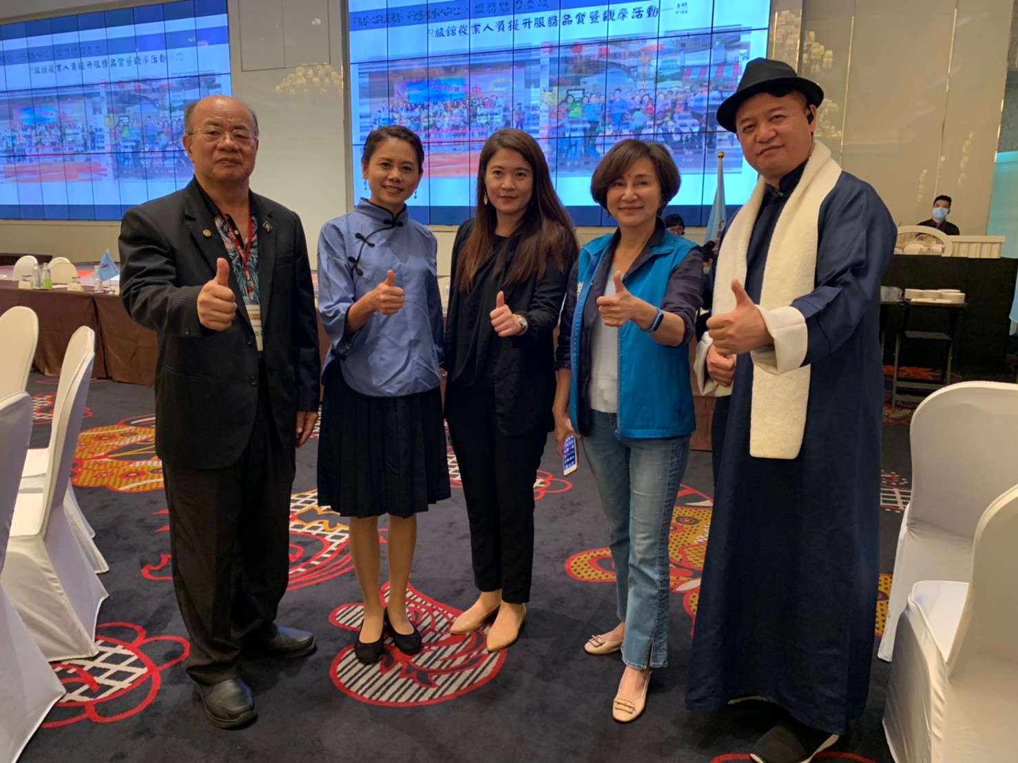 台中市政府觀旅局長林筱淇(中)、市議員黃馨慧以貴賓身分出席,中科大飯店總經理高雅鈴(左二)、日光溫泉總經理洪明峰(右一)是大會主持人。 圖:台中市旅館商業同業公會/提供 台中市政府觀旅局長林筱淇(中)、市議員黃馨慧以貴賓身分出席,中科大飯店總經理高雅鈴(左二)、日光溫泉總經理洪明峰(右一)是大會主持人。 圖:台中市旅館商業同業公會/提供