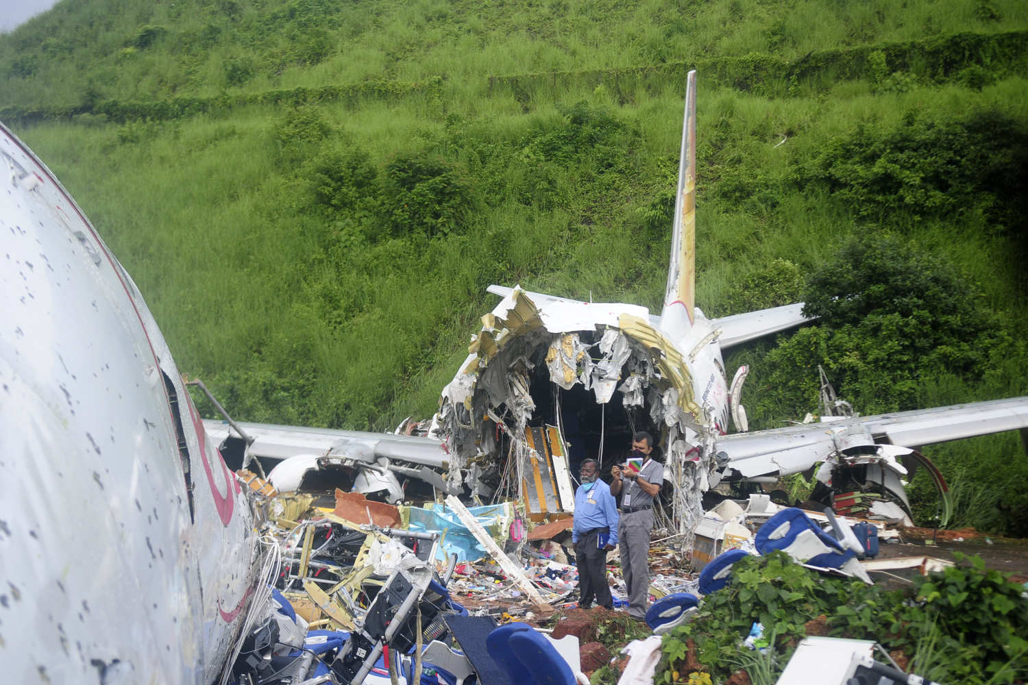 武漢肺炎》印度撤僑專機空難斷兩截 「26名救援人員」中鏢！