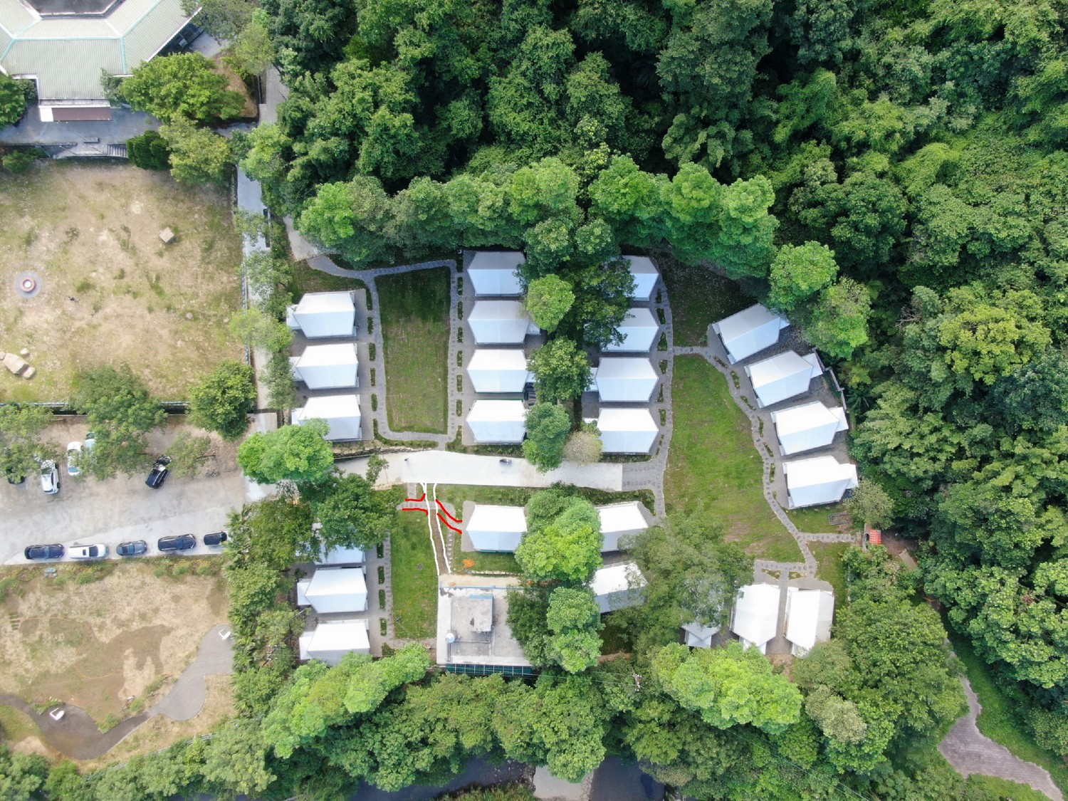營區提供可自己帶帳篷,也可只帶衣服輕鬆入住豪華帳篷。 圖:暖東休閒有限公司/提供 營區提供可自己帶帳篷,也可只帶衣服輕鬆入住豪華帳篷。 圖:暖東休閒有限公司/提供