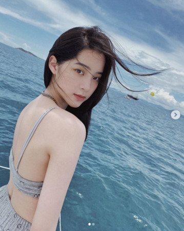 歐陽娜娜難得大尺度曬性感。 圖:翻攝自歐陽娜娜IG 歐陽娜娜難得大尺度曬性感。 圖:翻攝自歐陽娜娜IG