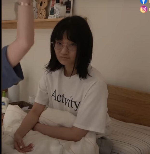 不少網友對於愛莉莎莎卸妝後的樣子,持正反兩面的看法。 圖:翻攝YouTube 不少網友對於愛莉莎莎卸妝後的樣子,持正反兩面的看法。 圖:翻攝YouTube