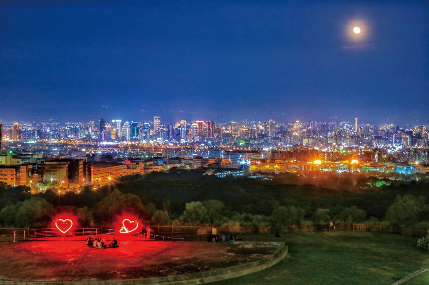 望高寮公園夜景。 圖:台中市觀旅局/提供 望高寮公園夜景。 圖:台中市觀旅局/提供