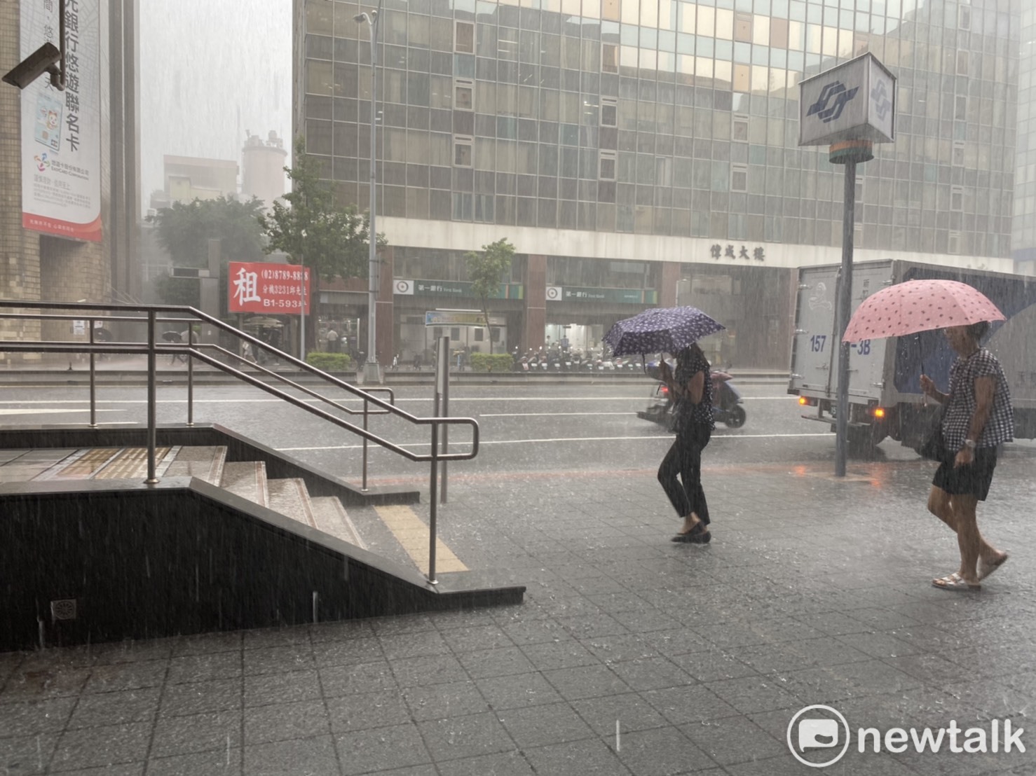 彭啟明今(30)日表示,梅莎颱風將在週一及週二最接近台灣,屆時颱風外圍的環流將會為北台灣帶來雨勢。 圖:楊紫希/攝 彭啟明今(30)日表示,梅莎颱風將在週一及週二最接近台灣,屆時颱風外圍的環流將會為北台灣帶來雨勢。 圖:楊紫希/攝