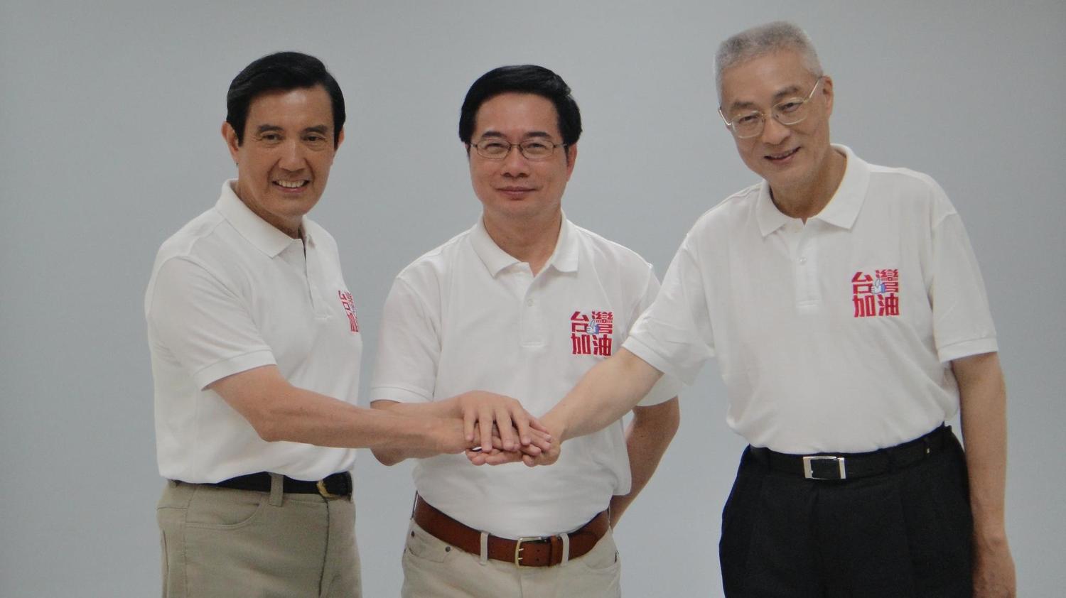 蔡正元與前總統副總統合影 圖:擷取自臉書 蔡正元與前總統副總統合影 圖:擷取自臉書