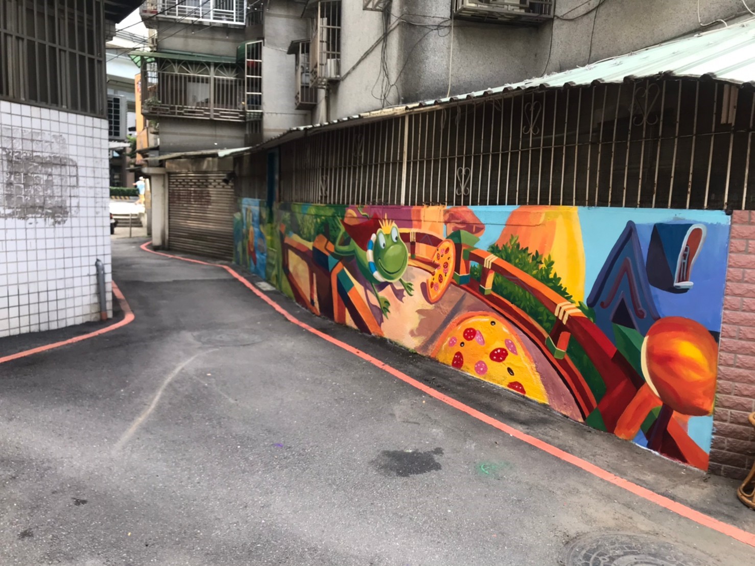水利局在巷弄進行主題式彩繪,打造「新北污水後巷改造2.0」計劃。 圖:新北市水利局提供 水利局在巷弄進行主題式彩繪,打造「新北污水後巷改造2.0」計劃。 圖:新北市水利局提供