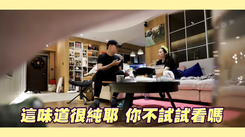 聖結石惡整聖嫂嘟嘟,讓老婆以為他在運毒。 圖:翻攝自聖結石YouTube 聖結石惡整聖嫂嘟嘟,讓老婆以為他在運毒。 圖:翻攝自聖結石YouTube